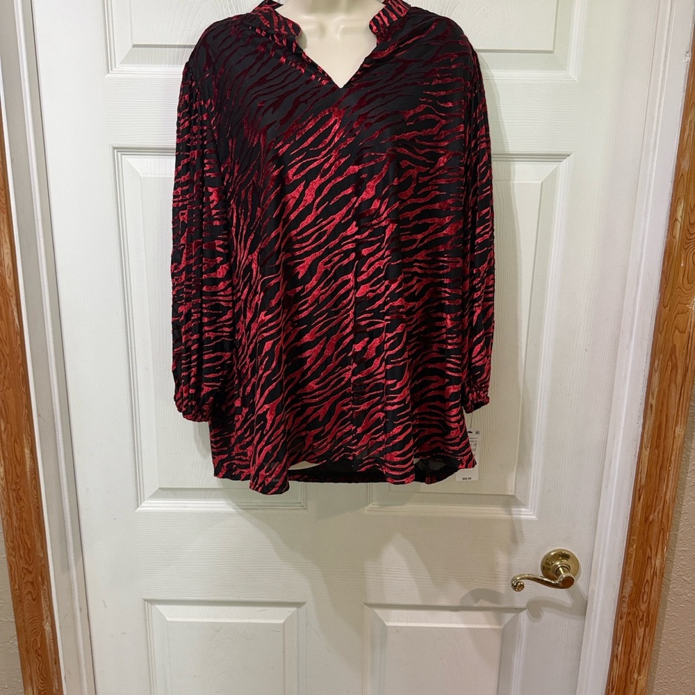 Calessa  Black and Red Textured Top